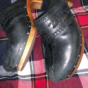Ugg clogs Sz 11. Warm and trendy
